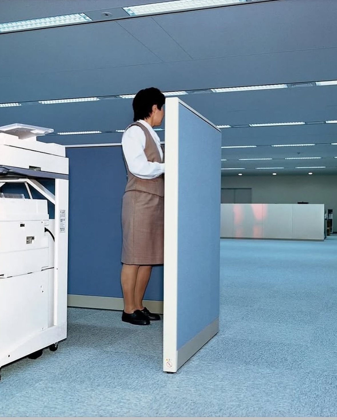 Lars Tunbjörk, Office, 03: Food industry, Tokyo 1999